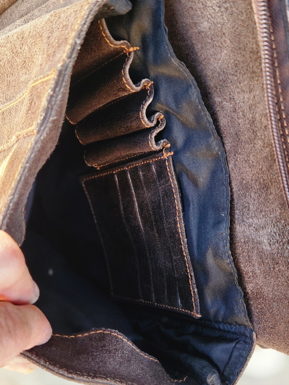 Men's Brown Leather Messenger Bag - Classic Vintage Satchel - Picture 8 of 8
